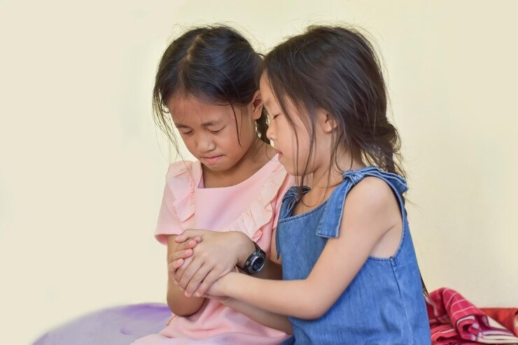 kakak merasa diabaikan, anak sulung terluka batin, parenting adil untuk anak, konflik kakak adik, perhatian anak pertama, luka emosional anak sulung, anak pertama mengalah terus